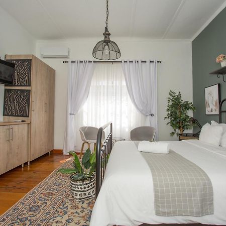 Steytlerville Royal Hotel Экстерьер фото