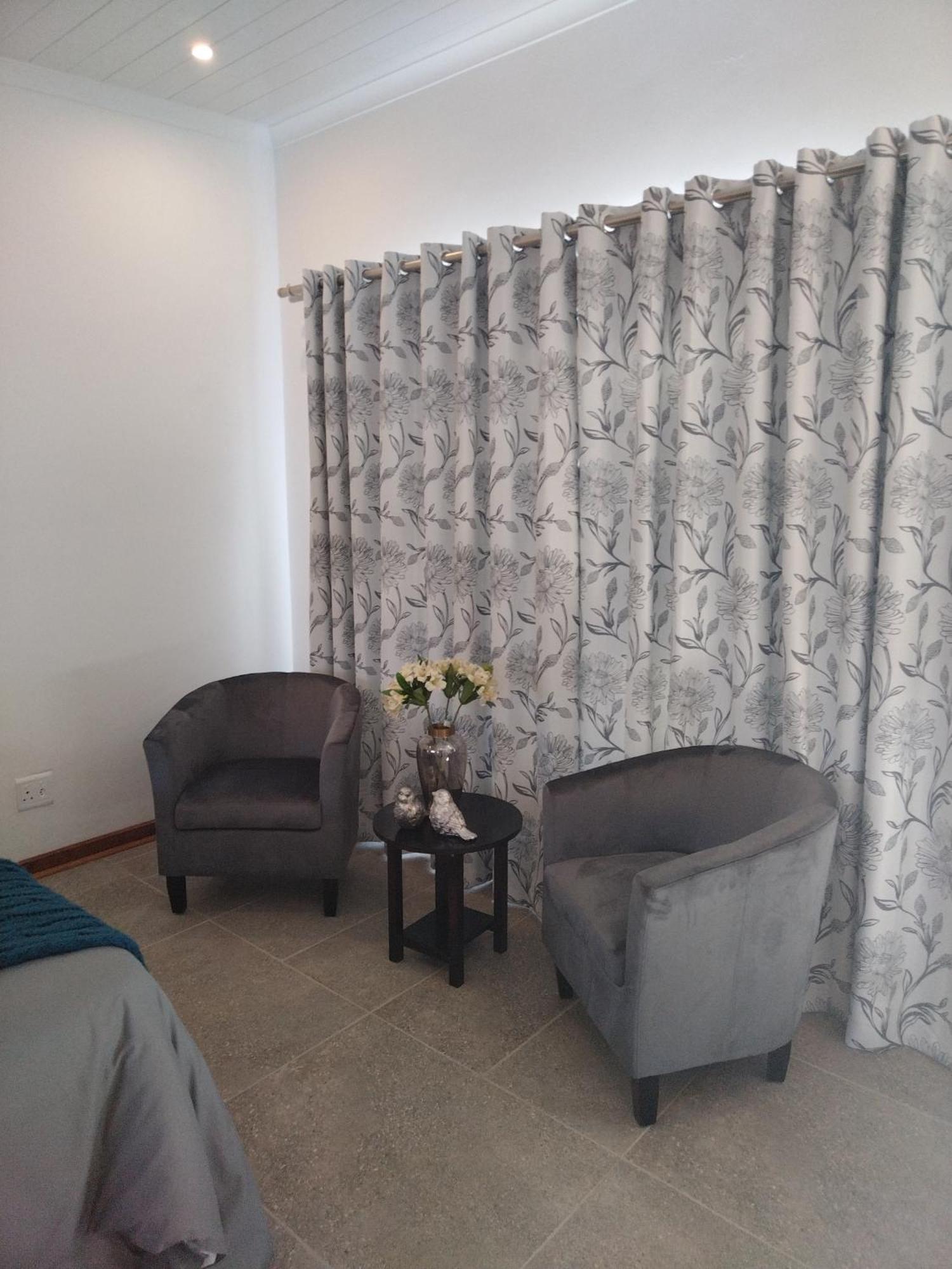 Steytlerville Royal Hotel Экстерьер фото