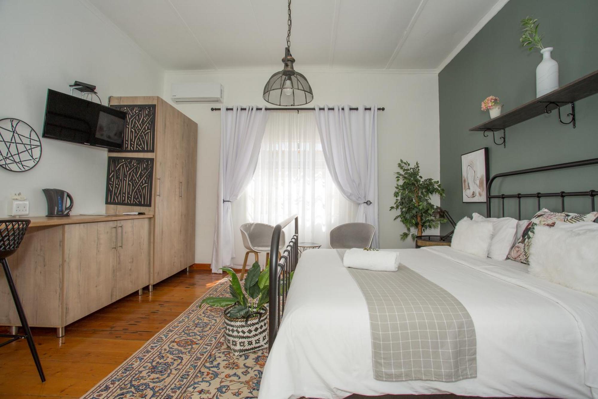 Steytlerville Royal Hotel Экстерьер фото